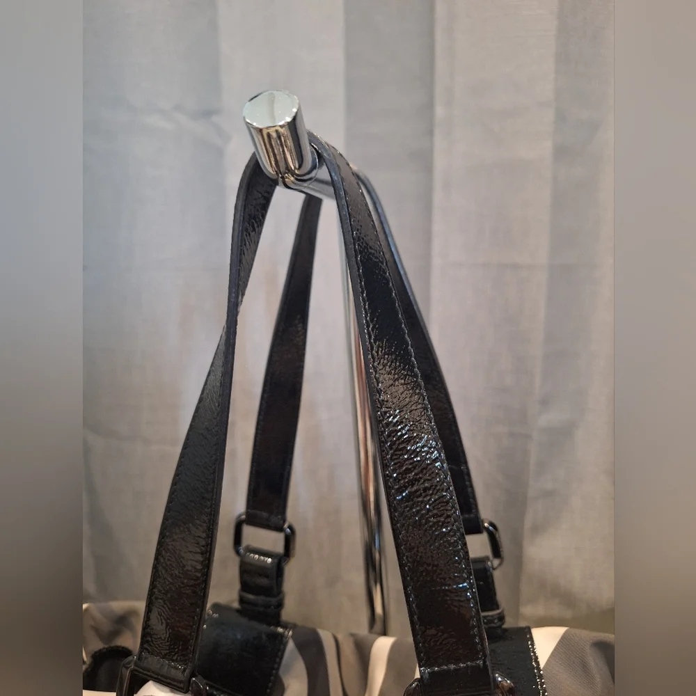 Burberry Victoria Black And White Nova Check Tote/bag
